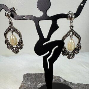 Avon Vintage 1990 Romantic Renaissance Earrings Dangle & Drop